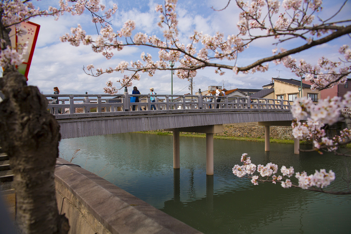 金沢市主計町中の橋